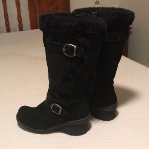 Women’s tall black winter fashion boots